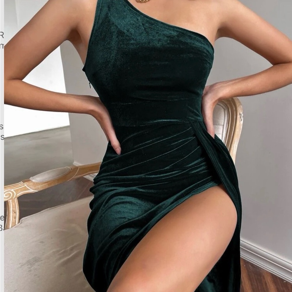 Elegant One-Shoulder Green Dress